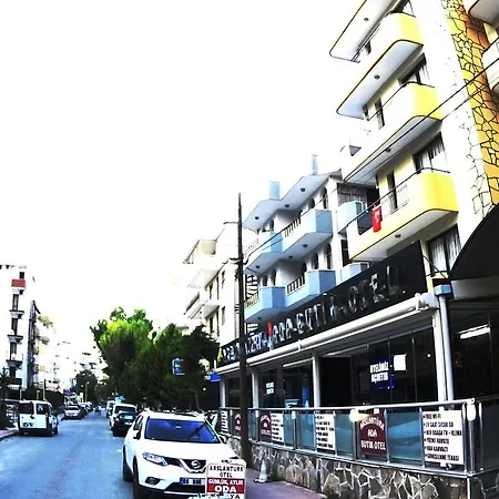 Arslanturk Ada Buti̇k 汽车旅馆 库萨达斯