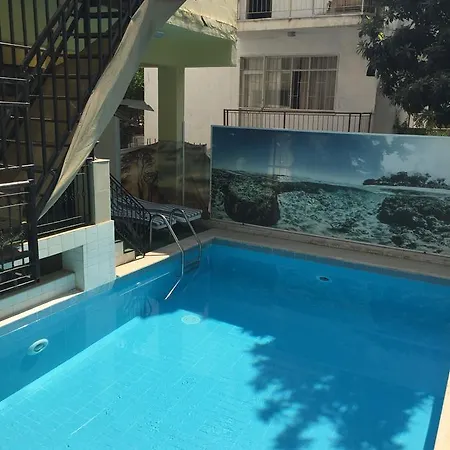 Arslanturk Ada Buti̇k Kusadası