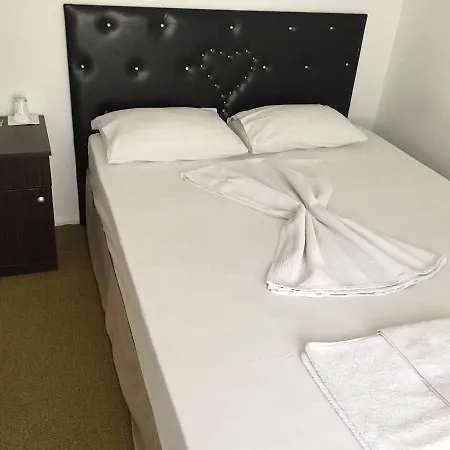 Arslanturk Ada Buti̇k Kusadası
