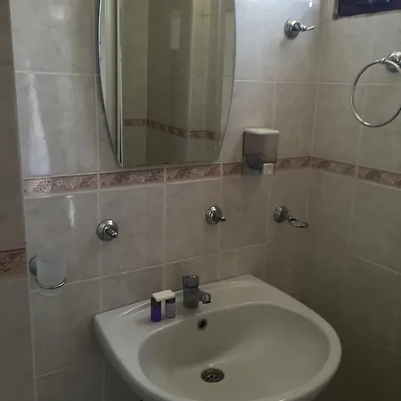 Arslanturk Ada Buti̇k Кушадасы
